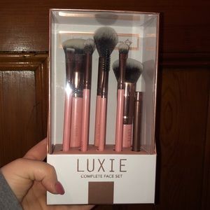 FLASH SALE!! LUXIE COMPLETE FACE SET